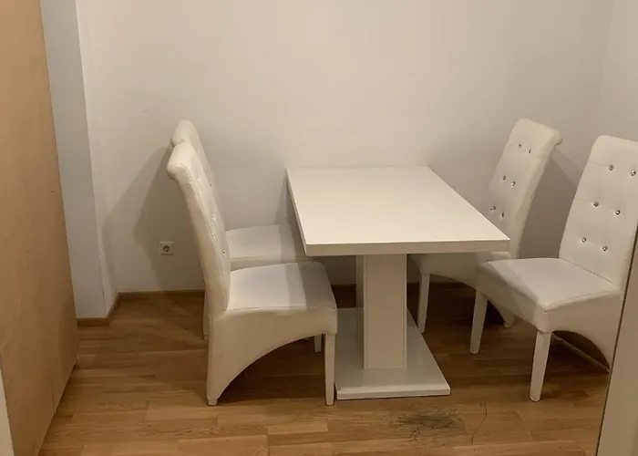 Two Double Bedrooms In Center *